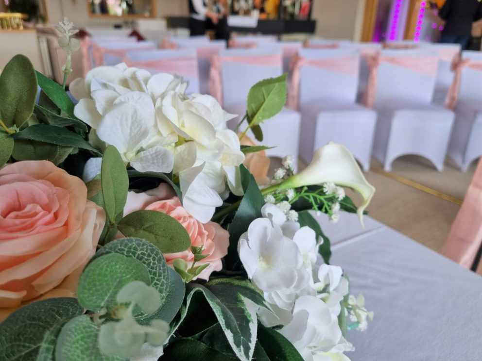 Registrars Table Flowers With Calla Lilly And Rose Display